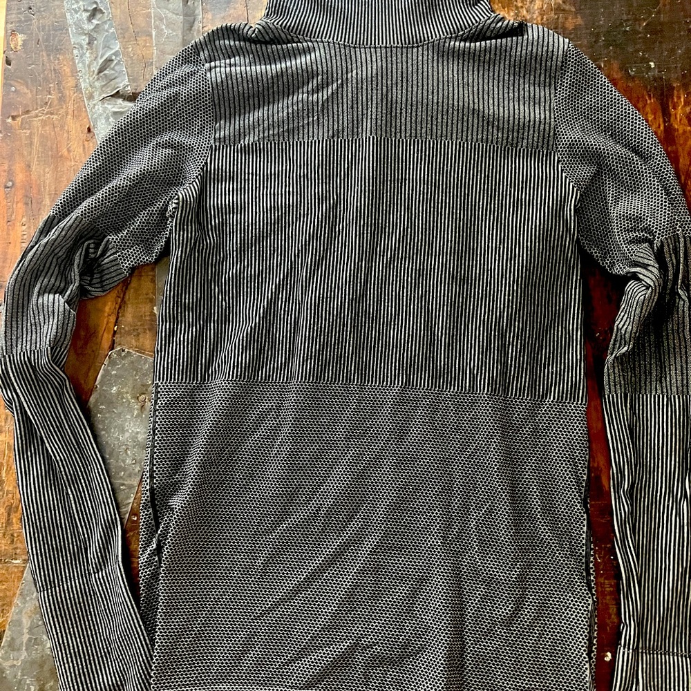 Athleta Ribbed Sport Nylon Workout Top/Baselayer